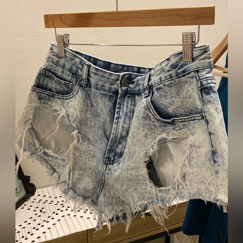 Size 31 distressed acid wash denim shorts